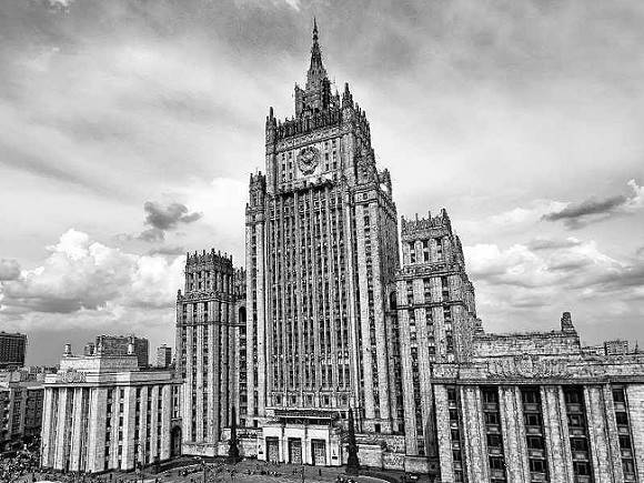 В МИД РФ выдвинули два предположения о том, почему США отказываются от консульской работы в России