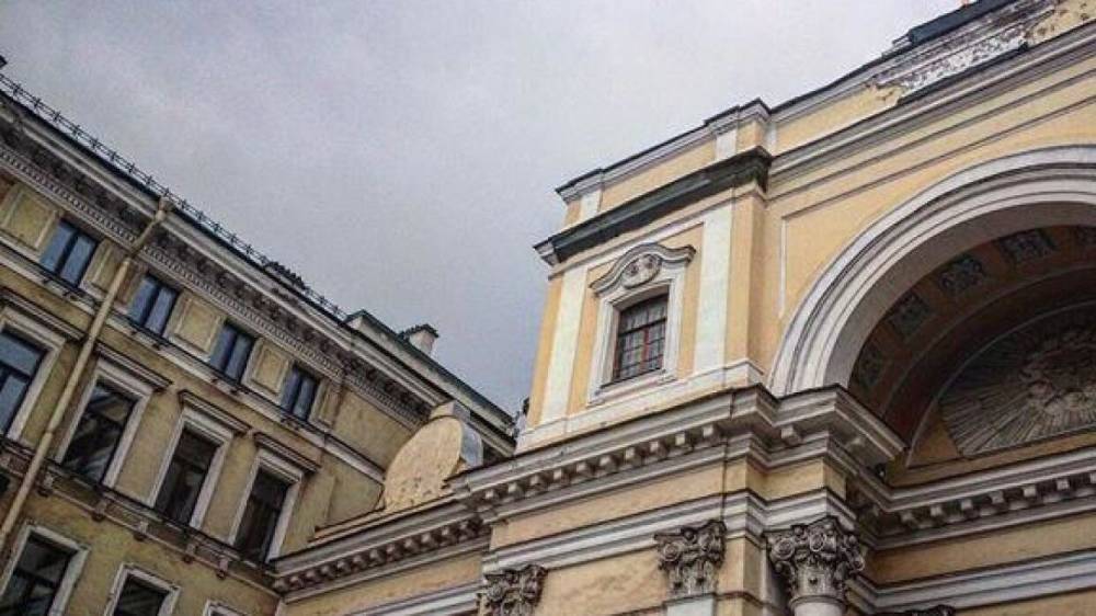 Крыша стала "яблоком раздора" у нелегальных экскурсоводов из Петербурга