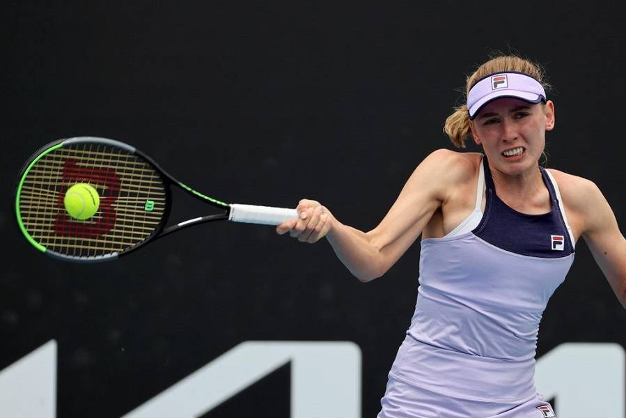 Александрова проиграла Азаренко на старте турнира в Мадриде