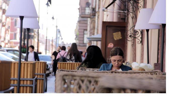 В Петербурге откроются более тысячи летних кафе
