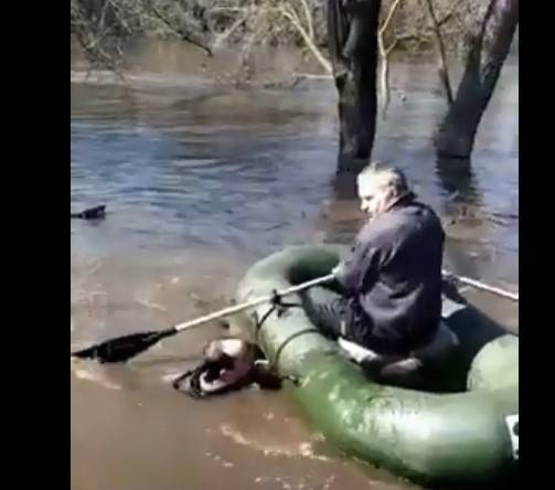 Рыбак выжил после часа в холодной воде. Мужчину спасли в Липецкой области