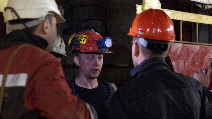 Девять горняков пострадали при обрыве лифта на украинской шахте
