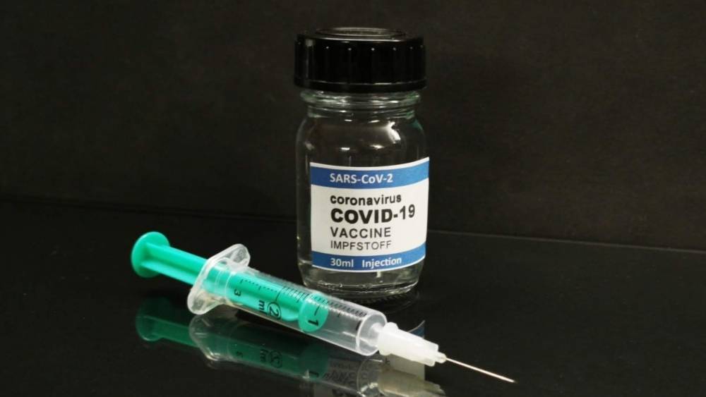 МИД Китая объяснил нехватку вакцин от COVID-19 в мире