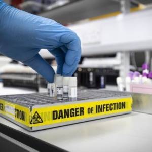 В Британии запускают массовое тестирование на коронавирус