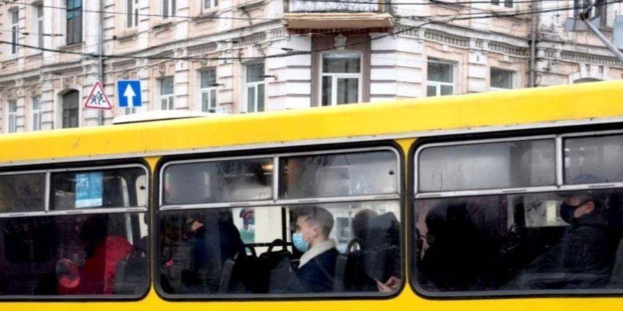 Без спецпропуска пускают? Как ездят маршрутки во время жесткого карантина в Киеве