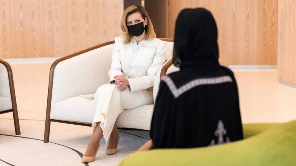 Елена Зеленская покорила нежным образом в молочном костюме: фото нового выхода в Катаре