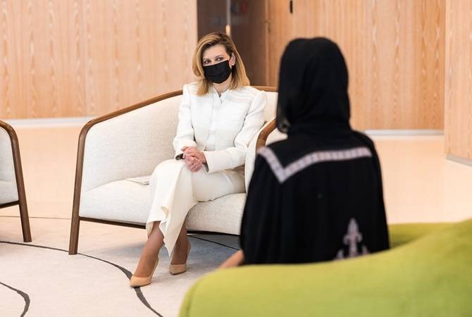 Елена Зеленская в белоснежном костюме встретилась с одной из жен шейха Катара
