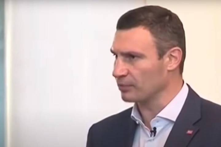 Мэр Кличко объяснил многокилометровые пробки в Киеве коллапсом медицинской системы