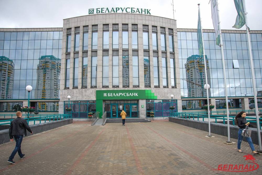 Белорусские банки заблокировали счета Тихановской, Латушко и Мотолько