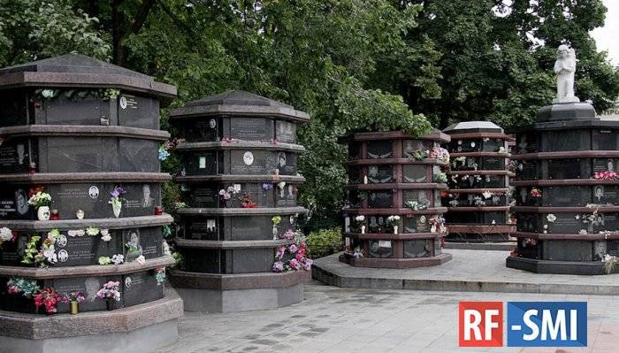 Неизвестные вскрыли колумбарий на Ваганьковском кладбище в Москве