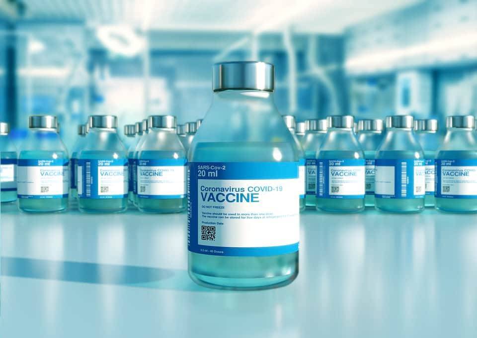 Иран получил 700 тысяч вакцин AstraZeneca от COVAX и мира