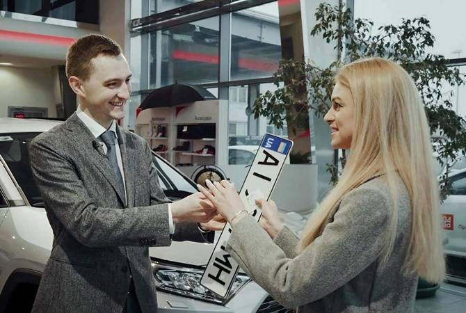 Автосалоны в Украине начали регистрировать новые машины прямо в точках продажи