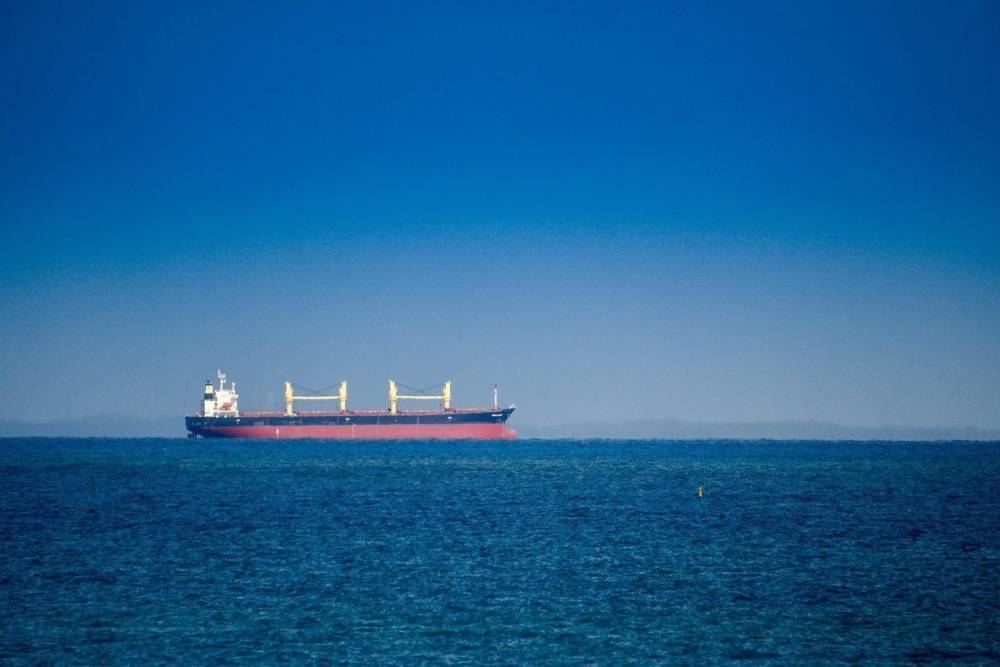 СМИ: Принадлежащее КСИР иранское судно подверглось атаке в Красном море