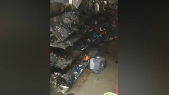 Начало пожара в иркутском магазине бытовой техники попало на видео