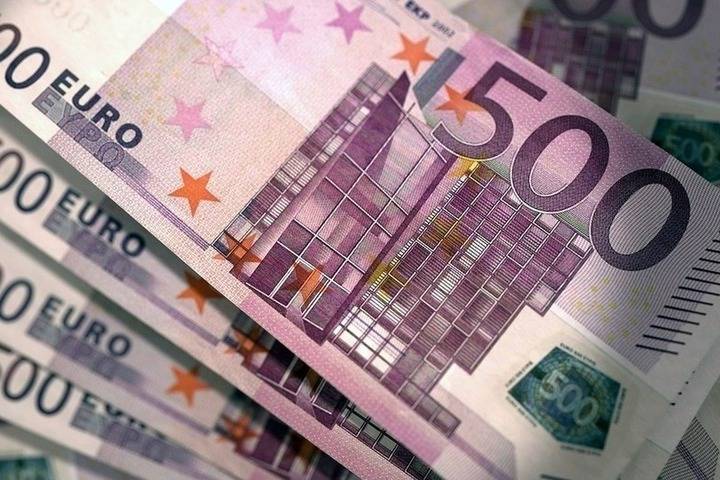 Курс евро впервые за два месяца поднялся выше 92 рублей