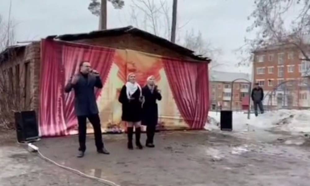 Депутат Госдумы спел песню Шатунова на праздновании 50-летия панельки