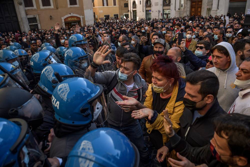 Во время митинга в Риме представители бизнеса столкнулись с полицией