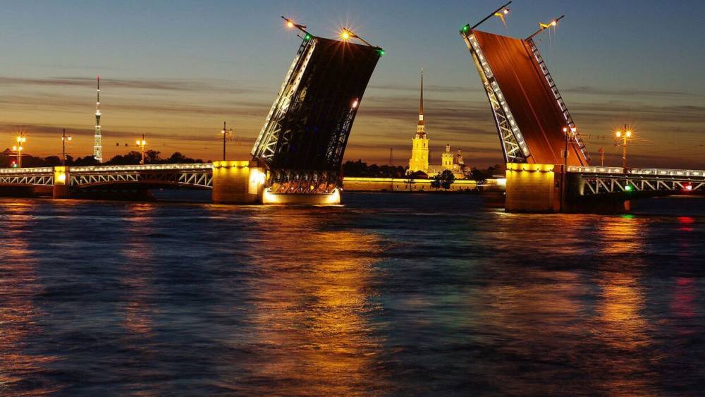 Петербург увидит изображение Гагарина на Дворцовом мосту в День космонавтики