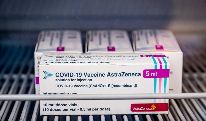 В Великобритании рекомендовали ограничить использование вакцины AstraZeneca