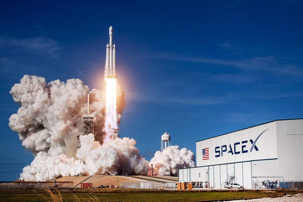Falcon 9 успешно села на платформу в Атлантике