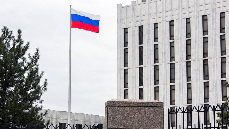 Bloomberg: российских дипломатов могут выдворить из США