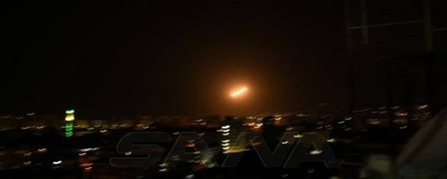 В Сирии заявили о ракетной атаке Израиля по окрестностям Дамаска и о ранениях людей