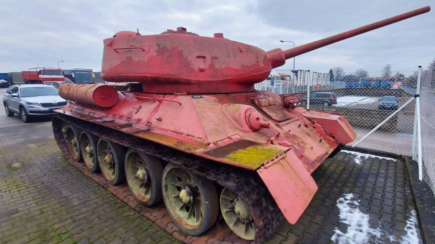 Чех в ходе оружейной амнистии сдал полиции розовый танк