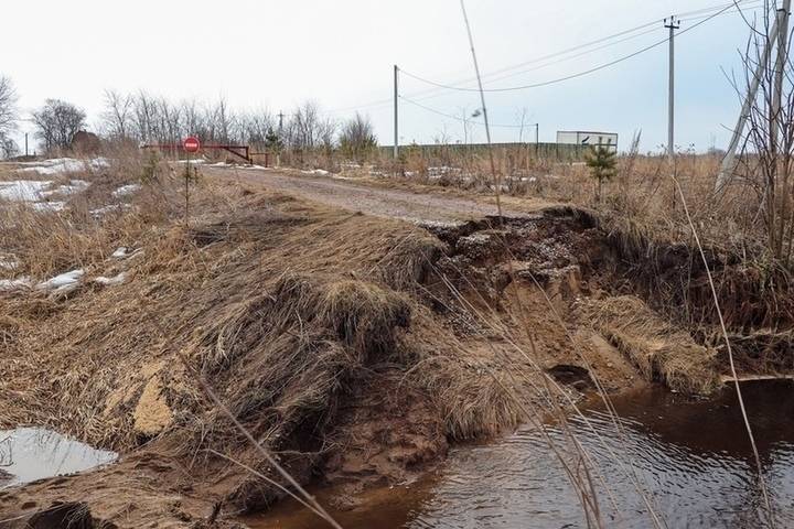 В Ярославском районе паводок уничтожил дорогу