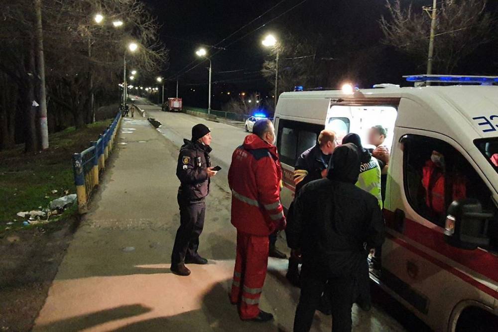 С моста – в ледяную воду: в Кривом Роге спасли девушку, попытавшуюся совершить самоубийство