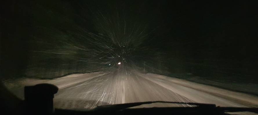 ГИБДД Карелии просит водителей не выполнять резких маневров при плохой погоде