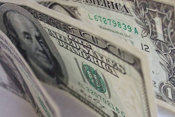 Экономист назвал курс, при котором россиянам стоит покупать доллар