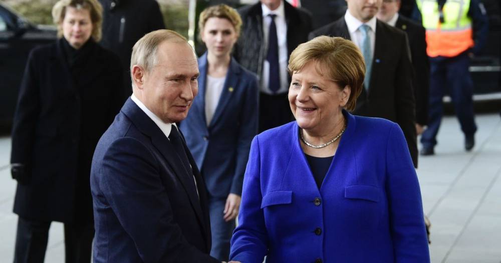 Путин провел телефонный разговор с Меркель и пожаловался на Украину