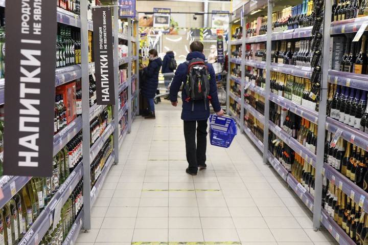 Вооруженный мужчина украл продукты из магазина на северо-востоке Москвы