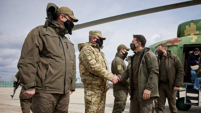 Зеленский посетил позиции украинских войск в Донбассе