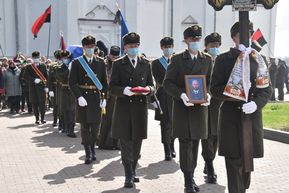 В Чернигове попрощались с погибшим на Донбассе Владимиром Шпаком
