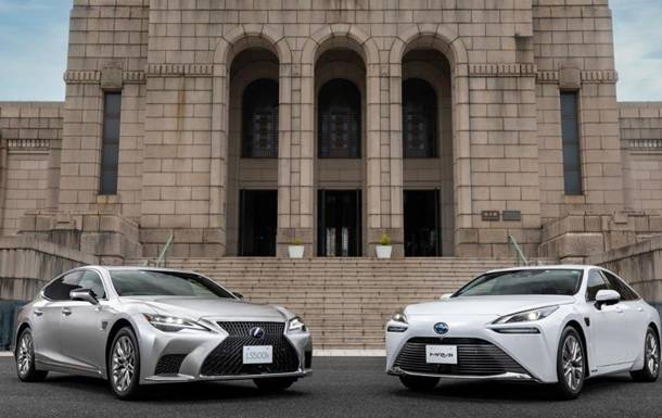 Toyota представила два авто с автономным вождением