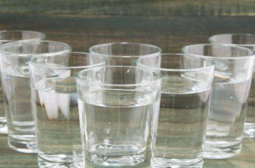 Названы продукты, которые заменят «обязательные» 8 стаканов воды в день