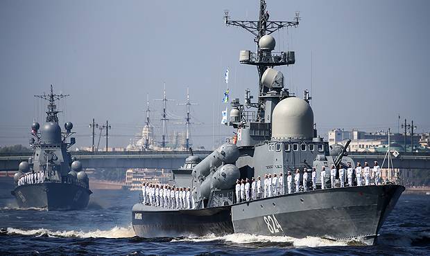 Россия, США и Украина заявили об отправке своих военных кораблей в Черное море