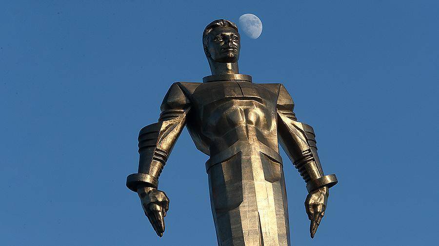 Памятник Гагарину на Ленинском проспекте в Москве отреставрируют
