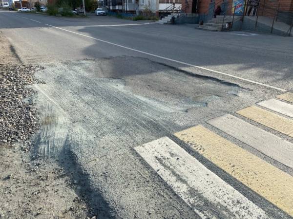 Глава Екатеринбурга поручил устранить дефекты уральских дорог в ближайшие дни