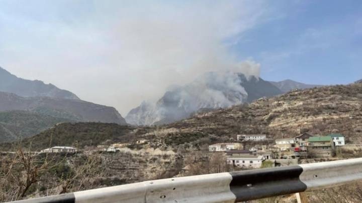 Масштабный природный пожар в Дагестане сняли на видео
