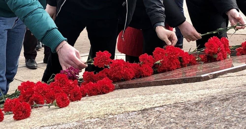 В Калининграде возложили цветы к мемориалу героям штурма города-крепости Кёнигсберг