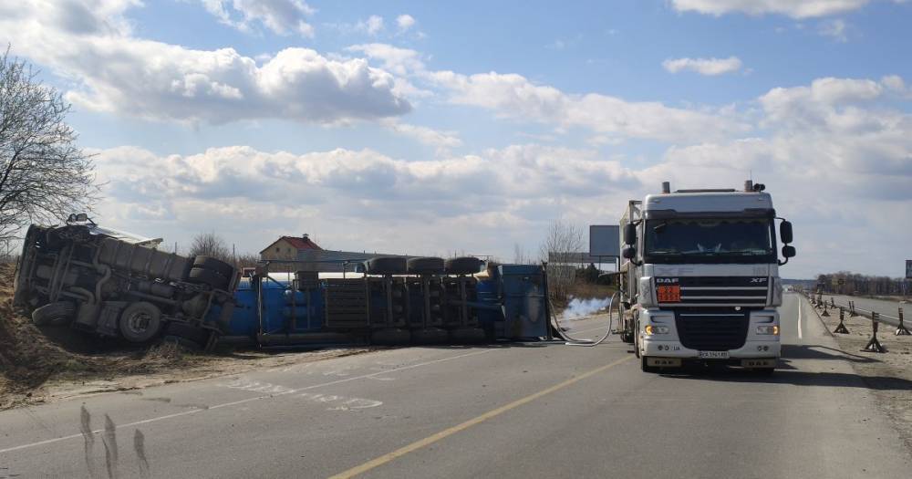 Под Киевом перевернулся грузовик, перевозивший жидкий кислород: подробности и фото (9 фото)