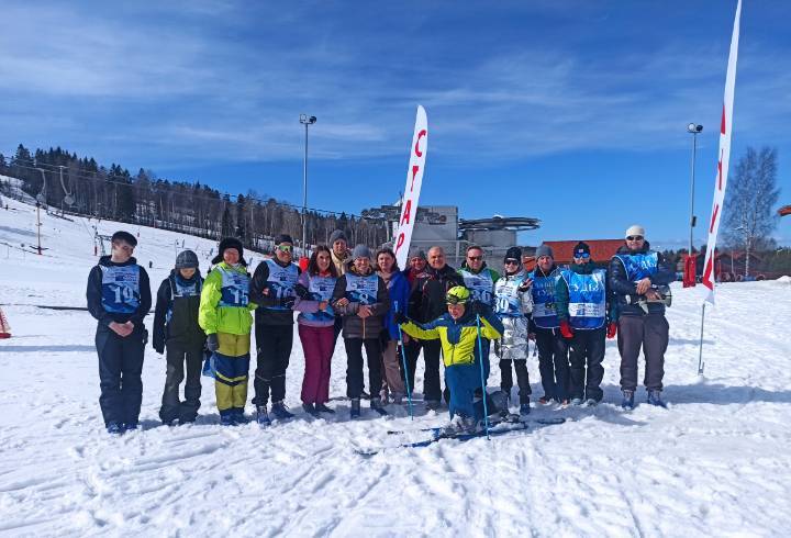 На горнолыжном курорте «Снежный» в Ленобласти прошли любительские соревнования команд СМИ