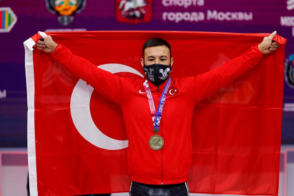 Бывший туркменский штангист, выступающий за Турцию, стал чемпионом Европы