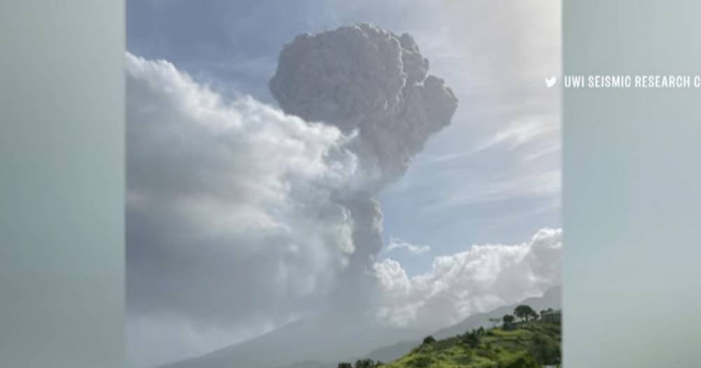 В Карибском море произошло взрывное извержение вулкана (видео)