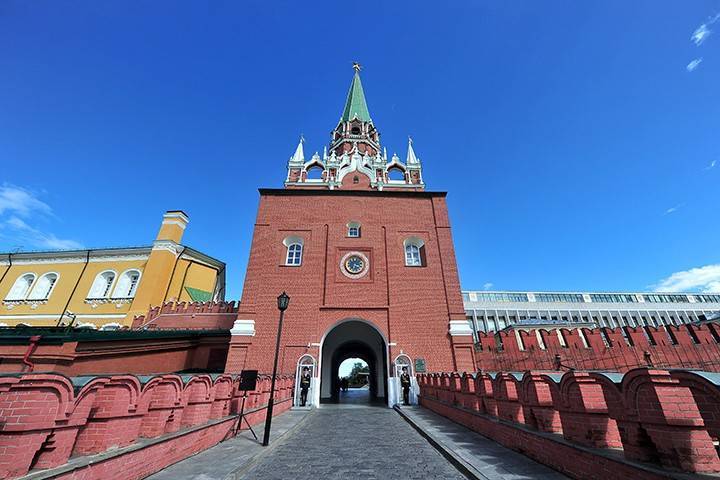 ФСО разрешила проносить еду, напитки и гаджеты в Кремль