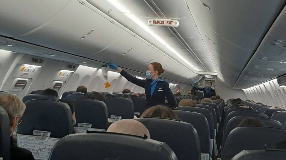 Стюардесса рассказала в TikTok, как избежать тошноты в самолете