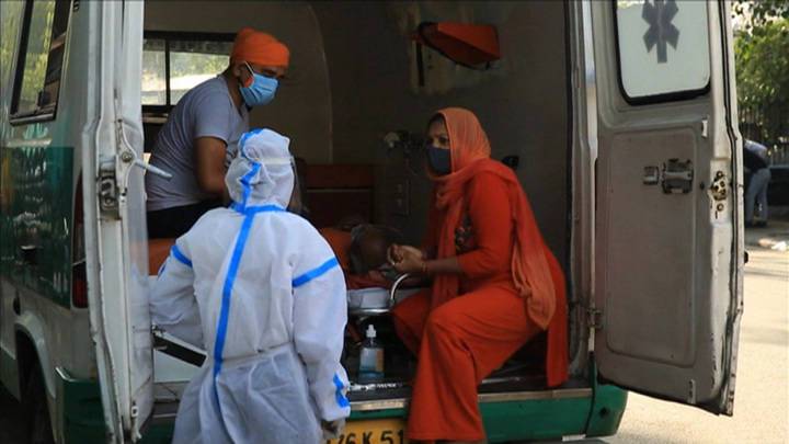 Хроники коронавируса: Индия снова ставит печальный антирекорд по заражению