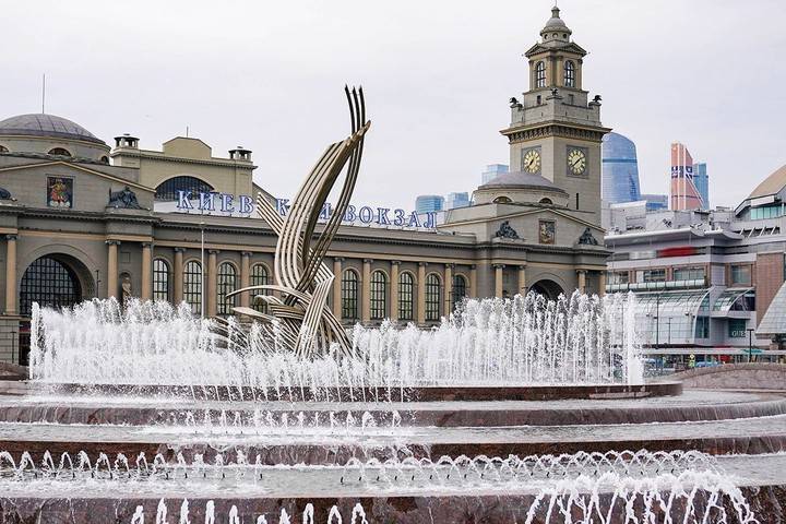 Москвичам объяснили, как фонтан «Похищение Европы» готовили к сезону